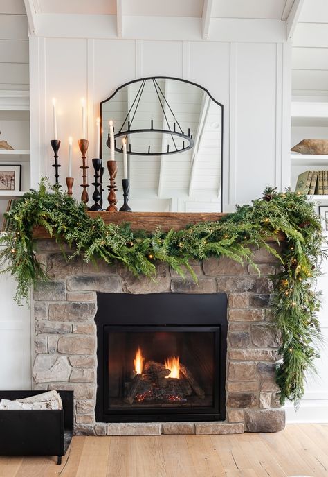 Christmas Mantle Family Pictures, Garlin On Mantel, Diy Fireplace Christmas Garland, Black Mantle Christmas Decor, Christmas Mantels 2023, Scandinavian Mantle Decor, How To Decorate Mantle For Christmas, Traditional Christmas Mantle Decor, Christmas Decor On Fireplace