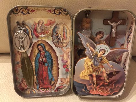 Pocket Altar, Pocket Shrine, Shrines Box, Shrines Art, Catholic Altar, Vintage Holy Cards, Altoid Tin, Arte Grunge, Catholic Crafts