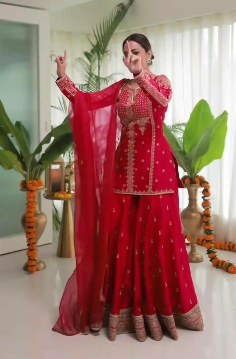 Karwachauth Suits Designs, Designer Suits For Women Indian Wedding, Karwachauth Outfit Ideas, Karwachauth Dress Ideas 2024, Boutique Dress Designs Embroidery, Karwachauth Look Suit, Karwachauth Dress Ideas, Gowns Dresses Indian Party Wear, Gowns Dresses Indian