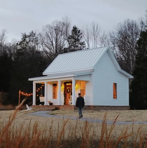 This charming ‘tiny farmhouse’ is under 500 sq. ft and perfect for an older couple 500 Sq Ft House, Small House Kits, Small Farmhouse Plans, Tiny Farmhouse, Garage To Living Space, Barn Apartment, Older Couple, Tiny House Layout, The Ascent