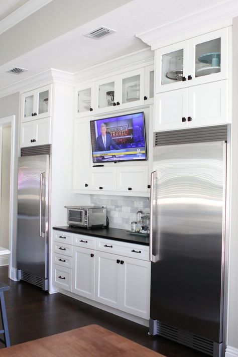 Tv In Kitchen, Smitten Kitchen, Modern Kitchen Cabinets, Cabinets Kitchen, Kitchen Redo, Stainless Steel Appliances, Kitchen Cabinet Design, Kitchen Remodeling, Kitchen Remodel Idea