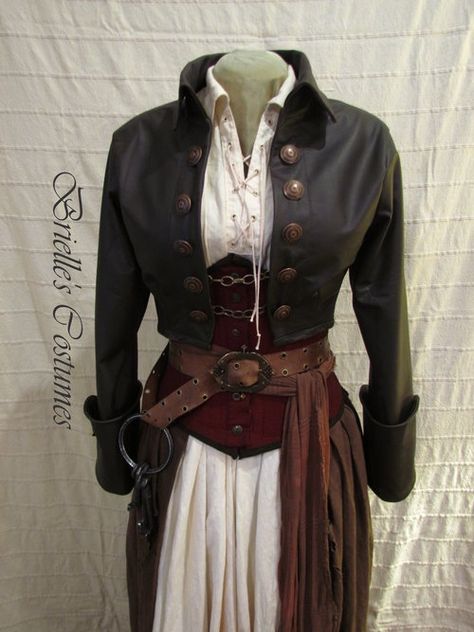 Pirate Garb, Costume Viking, Harry Clarke, Pirate Cosplay, Female Pirate Costume, Fair Outfits, Pirate Outfit, Pirate Fashion, Pirate Woman