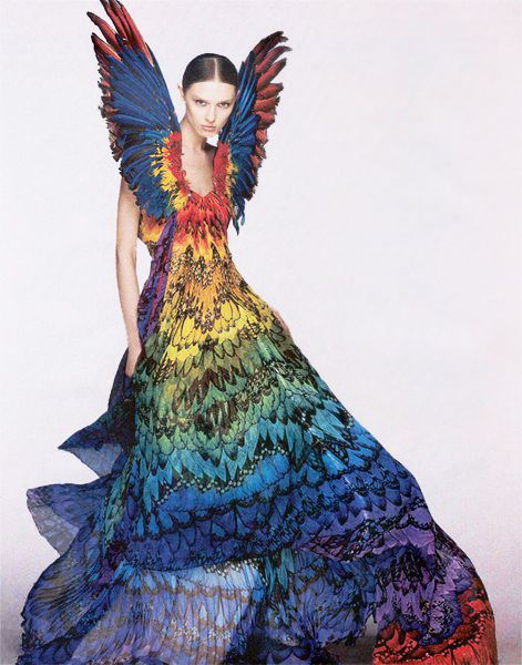 50,000 Gummy Bears Parrot Dress, Fashion Fotografie, Alexander Mcqueen Dresses, Savage Beauty, Mcqueen Fashion, Paper Dress, Viktor Rolf, Rainbow Dress, Feather Dress