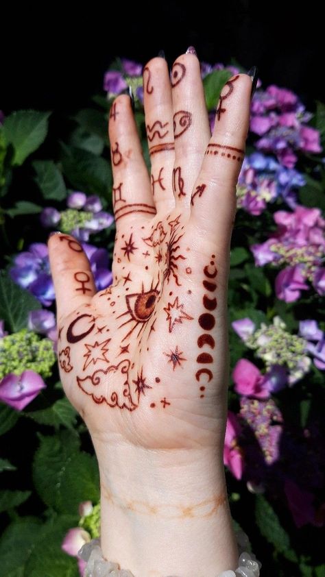 Palmistry Henna - Moon Phases ✨ Henna Moon Tattoo, Witchy Henna Tattoos, Moon Phases Henna, Henna Tattoo Designs Unique, Trippy Henna Designs, Henna Designs Alt, Henna Witch Design, Space Henna Designs, Alternative Henna Designs