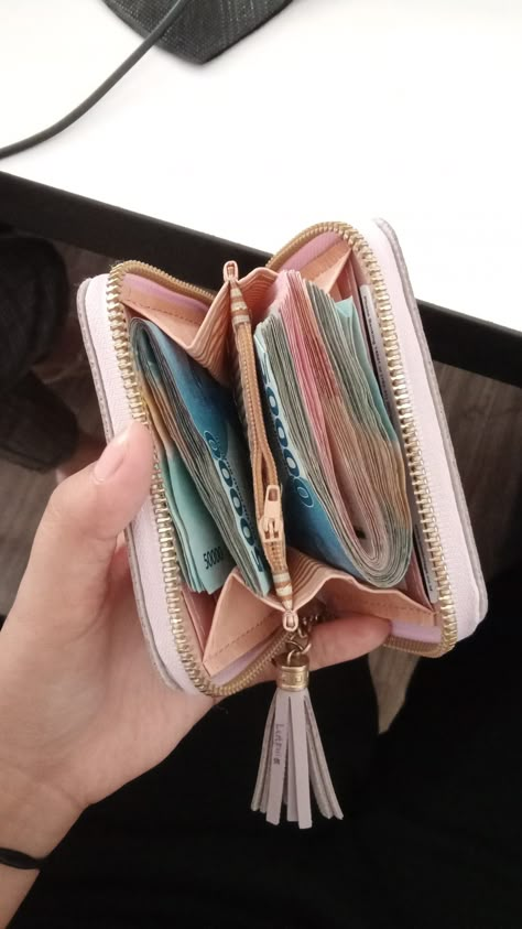 Wallet Aesthetic Money, Money Wallet Aesthetic, Money In Wallet Aesthetic, Korean Won Money Aesthetic, Wallet Full Of Money Aesthetic, Dinero Aesthetic, Money In Wallet, Wallet Aesthetic, Vision Board Themes