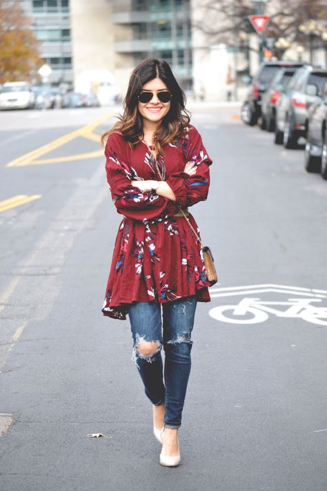 FLORAL TUNIC AND JEANS. CASUAL OUTFIT IDEA http://rstyle.me/n/bdqw4abhxn7 Jeans Tunic Outfit, Tunic And Jeans, Boho Kurti With Jeans, Jeans And Floral Top Outfit, Modest Tunic Outfit, Jeans With Long Top, Long Top And Jeans, Long Tops On Jeans Indian, Long Tops Designs For Jeans