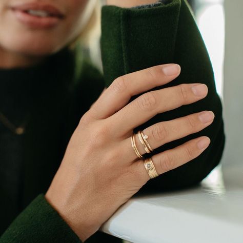 pinky ring Stacked Pinky Rings, Women Pinky Ring, Womens Pinky Ring, Silver Pinky Ring For Women, Pinky Finger Ring Women, Pinkie Rings For Women, Pinky Ring Aesthetic, Handcuff Earrings, Pinky Ring For Women