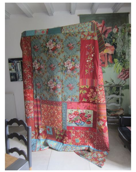 Vintage Quilts Patterns, Quilt Big, Big Block Quilts, Colorful Quilt, Boho Quilt, Pretty Quilt, Colorful Quilts, Antique Quilts, Scrappy Quilts