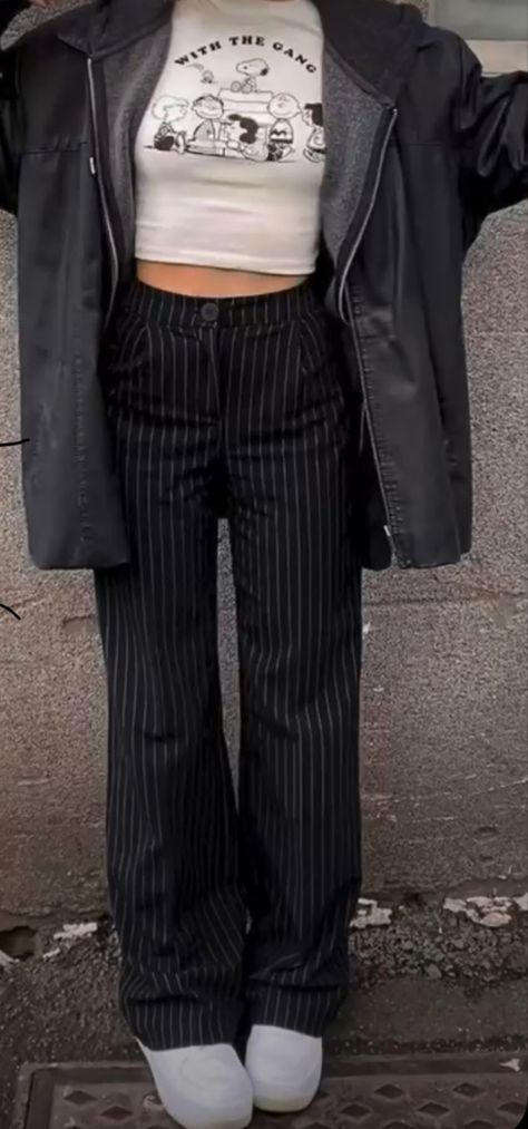 How To Style Pin Stripe Pants, Pin Stripe Trousers Outfit, Black Pinstripe Pants Outfit, Black Striped Pants Outfit, Pin Stripe Pants Outfit, Pinstripe Trousers Outfit, Striped Trousers Outfit, Fall Fits Aesthetic, Fancy Pants Outfit