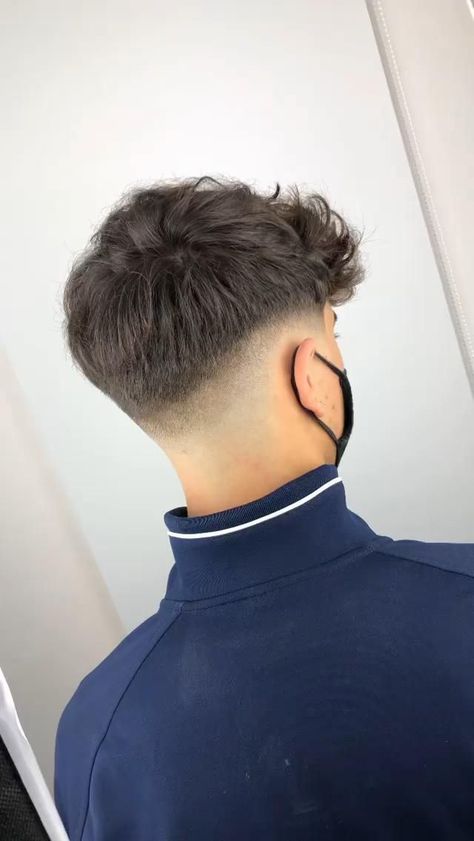 Hair Types Men, Mid Fade Haircut, Haircut Selfie, Photo Hijab, Low Fade Haircut, Men Haircut Curly Hair, Taper Fade Haircut, Tapered Haircut, Mens Hairstyles Thick Hair