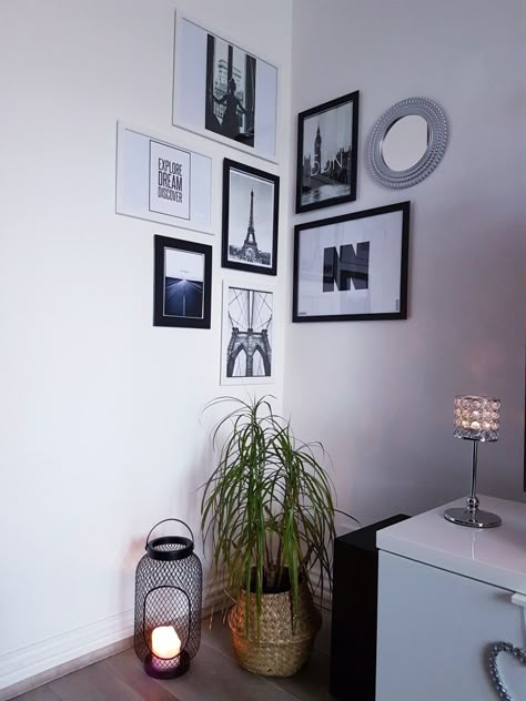 Picture Wall Corner Ideas, Corner Gallery Wall Office, Pictures In Corner Of Wall, Picture Wall Ideas Corner, Corner Wall Photo Collage, Corner Wall Picture Collage, Corner Gallery Wall Ideas, Corner Picture Collage, Corner Collage Wall