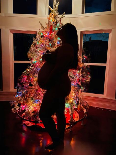 How To Create a Christmas Tree Pregnancy Silhouette Photo Bump Picture In Front Of Christmas Tree, Christmas Tree Bump Picture, Pregnant Christmas Tree Photo, Maternity Christmas Tree Photo, Christmas Tree Pregnancy Photo, Hair Color Over 40, Pixie Cut Plus Size, Round Face Pixie Cut, Maternity Christmas Pictures