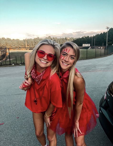 vsco- annaclairebailey School Spirit Face Paint, School Spirit Outfit, Football Game Outfit Highschool, Spirit Day Ideas, Vine Ideas, Pep Rally Games, Rally Games, Homecoming Spirit Week, School Spirit Week