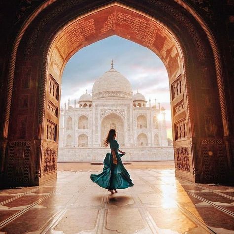 Outfits To Visit Tajmahal, Rajasthan Aesthetic Pictures, Taj Mahal Outfit, Fort Poses, Taj Mahal Outfit Ideas, Delhi Outfits, Rajasthan Desert, Beaches Photography, Aesthetic Status