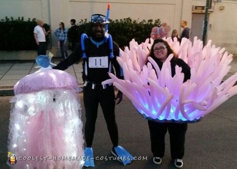 Fun Customes, Sea Anemone Costume, Under The Sea Costumes Diy, Fish Costume Diy, Jellyfish Costume Diy, Jellyfish Halloween Costume, Sea Creature Costume, Costume Homemade, Sea Costume