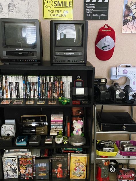 Olderbrothercore Room, 2000s Nerd Aesthetic, Older Brother Room, Older Brother Core Room, 2000s Older Brother Core Room, Retro Room Ideas 1980s, Retro Gaming Setup, 2000s Items, Nerdy Room