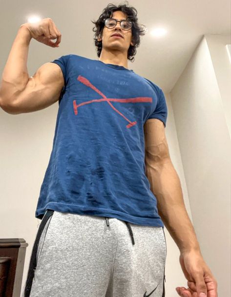 Attractive Light Skin Men, Hot Mexican Men, Throwback Photos, Light Skin Men, Cute Guy Pics, Cute White Guys, Foto Tips, Aesthetic Guys, Muscular Men