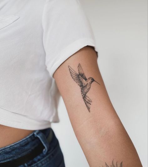 Humming Bird With Flower Tattoo, Hummingbird Tattoo Inner Arm, Humming Bird Arm Tattoo, Bird Tatoos Woman Arm, Hummingbird Tattoo On Arm, Hummingbird Tattoo Minimalist, Small Upper Arm Tattoos For Women, 2 Hummingbirds Tattoo, Bird Tattoo Arm