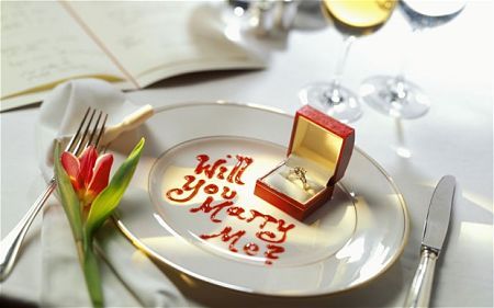 romantic-marriage-proposal-ideas-marriage-proposals-with-food-or-at-restaurants Proposal Dinner Ideas, Proposal Dinner, Best Ways To Propose, Romantic Marriage, Proposal Photoshoot, Best Proposals, Ways To Propose, Romantic Proposal, Grilling Gifts