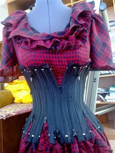 Sewing Clothes Ideas, Unique Corset, Sewing Jeans, Corset Design, Diy Vetement, Steampunk Costume, Recycled Fashion, Clothes Ideas, Steampunk Fashion