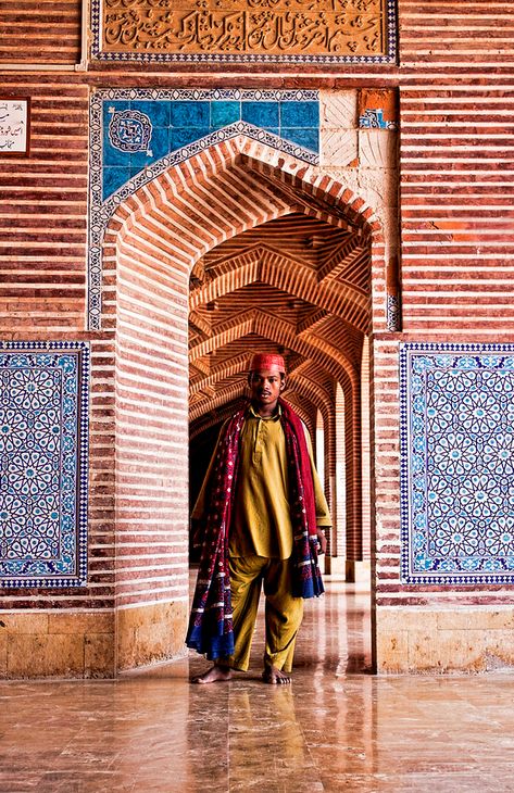 Shah Jahan Mosque, Mosque Photo, Shah Jahan, Pakistan Culture, Beautiful Pakistan, Destination Unknown, Sacred Sites, Indian Subcontinent, Mughal Architecture