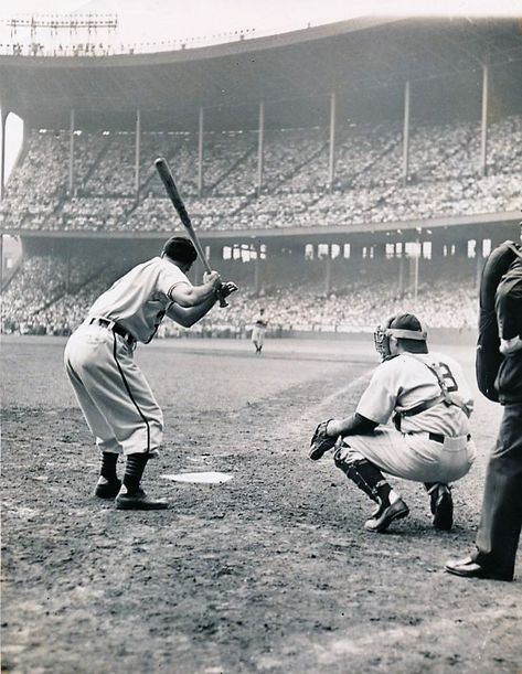 Lou Boudreau *Cleveland * 1949 Baseball Black And White Photography, Vintage Baseball Pictures, Old Baseball Aesthetic, Vintage Sports Pictures, Vintage Baseball Photos, Vintage Sports Photos, Vintage Baseball Aesthetic, 1950s Baseball, Lou Boudreau