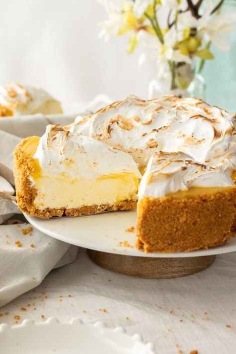 Aussie Recipes, Meringue Cheesecake, Australian Recipes, Entertaining Desserts, No Bake Lemon, Lemon Meringue Cheesecake, Easy Lemon Curd, Baked Meringue, Passionfruit Recipes