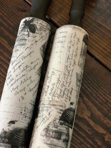 Decoupaged Rolling Pins, Decoupage Rolling Pins, Decorative Rolling Pins, Rolling Pin Display Ideas, Farmhouse Crafts To Sell, Decoupage Tray Ideas, Painted Rolling Pins, Woodworking Smalls, Creative Crafts To Sell