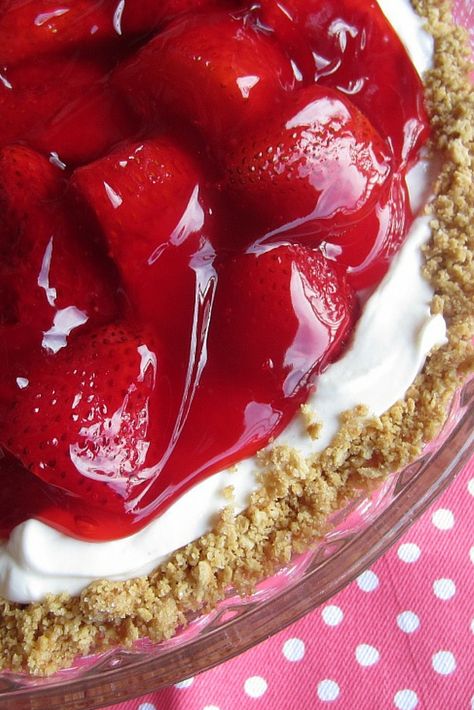 Easy Strawberry and Cream Pie by Renee's Kitchen Adventures is an easy no bake recipe for pie! Perfect way to enjoy fresh strawberries. One of my favorite go to recipes for summer. #RKArecipes Strawberry And Cream Pie, Strawberries Cream Cheese, Easy Strawberry Pie, Strawberry Cream Pies, Fresh Strawberry Recipes, Strawberry Pie Recipe, Strawberry And Cream, Strawberry Cream Cakes, Biscuits Graham