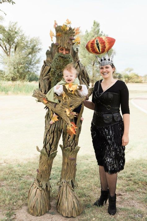 Lord of the rings costumes: Sauron (tower costume), eva foam treebeard with pipe foam insulators, and our little hobbit Middle Earth Costume, Merry And Pippin Costume, Balrog Costume, Lord Of The Rings Halloween, Lord Of The Rings Costume Ideas, Womens Lord Of The Rings Costume, Lord Of The Rings Trunk Or Treat, Legolas Halloween Costume, Easy Hobbit Costume