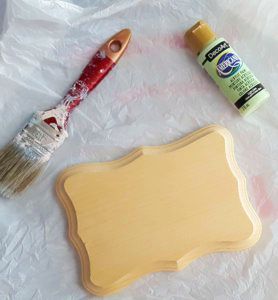 Htv On Painted Wood, Iron On Vinyl On Wood, Htv On Wood, Key Holder Diy, Printable Htv, How To Make Signs, Painted Wood Signs, Htv Vinyl, Cricut Tutorials