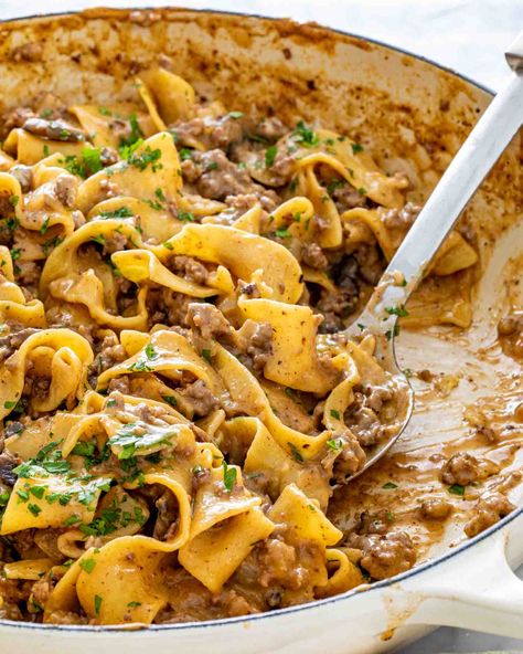 One Pot Beef Stroganoff is a simple weeknight meal. With mushrooms and beef in a creamy rich sauce with egg noodles, this dreamy dish is packed full of flavor and yumminess. #beefstroganoff #onepot #recipe One Pot Beef And Noodles, Braiser Recipes, One Pot Beef Stroganoff, Recipes Under 400 Calories, Clean Eating Dinner Recipes, Easy Comfort Food Dinners, Ground Beef Pasta, Swiss Steak, Jo Cooks