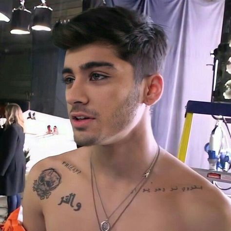 Zayn Malik 2012, Zayn Malik Shirtless, Zayn One Direction, Zayn Malik Hairstyle, Zayn Malik Photos, Zayn Malik Pics, One Direction Pictures, Cute Celebrity Guys, Damon Salvatore