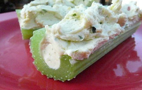 Linda's Veggie and Cream Cheese Stuffed Celery Cream Cheese Stuffed Celery, Stuffed Celery Sticks, Celery Recipe, Stuffed Celery, Celery Recipes, Vegetable Appetizers, Celery Sticks, Taco Pizza, Snack Dip