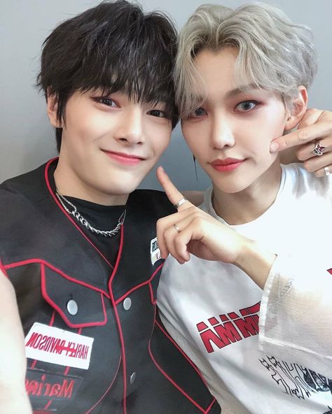 #STRAYKIDS #JEONGIN #FELIX Straykids In, Felix Stray Kids, Kids Wallpaper, Korean Men, Kids Pictures, Lee Min Ho, K Idols, Instagram Update, Lee Know