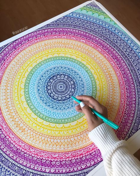 Simple Zentangle, Mandala Sketch, Drawing Mandala, Rainbow Drawing, Mandala Book, Easy Mandala Drawing, Artwork Watercolor, Rainbow Mandala, Mandala Art Therapy