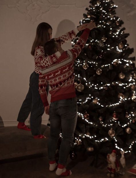 Couple Pjs Matching, Christmas Couple Aesthetic, Couple Christmas Photos, Couple Pjs, Crismas Tree, Pajamas For Couples, Pajamas Couple, Kawaii Ulzzang, Matching Couple Pajamas