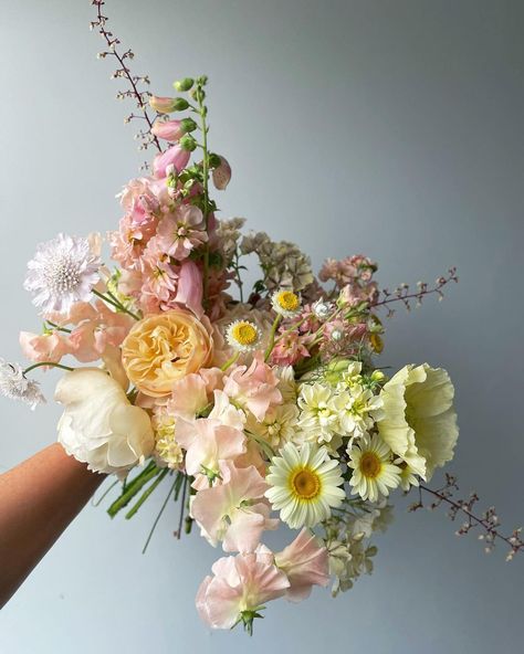 Pink Yellow Weddings, Yellow Flower Arrangements, Yellow Wedding Bouquet, Pink Flower Arrangements, Yellow Wedding Theme, Yellow Bouquets, Yellow Wedding Flowers, Wedding Bouquets Pink, Pink Bouquet