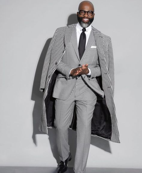 Hideoki Bespoke™ on Instagram: “Classic Two-Piece Houndstooth Suit… Forever Timeless… It’s A Lifestyle! 📸 @mrdblanks #Houndstooth #MAISONHIDEOKI #ItsALifestyle #Hideoki…” Houndstooth Suit Mens, Houndstooth Suit, Boulevardier, Bachata Dance, Trouser Outfit, Preppy Fashion, Dress Suits For Men, Suit Collection, Wardrobe Refresh