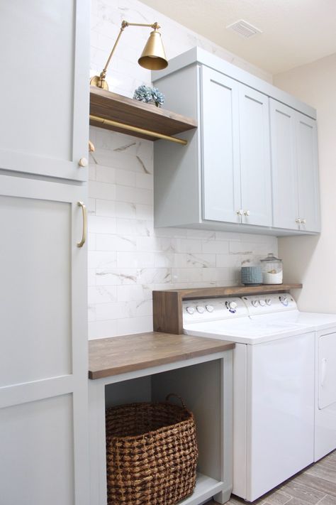 Showing off Lindsay! from Thrifty Decor Chick Narrow Mudroom Laundry Room Ideas, Laundry Combo, Service Room, Landry Room, Laundy Room, House Laundry Room, Laundry Mudroom, Mudroom Laundry, Modern Laundry