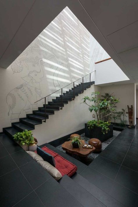 Indoor Courtyard, Stair Ideas, Flat House, Stair Design, Houses Interior, Smart House, India Home Decor, Staircase Wall, Indian Home Design