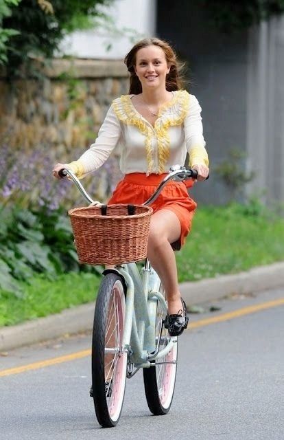 @pauletteabicyclette on Tumblr Blair Waldorf, Tumblr, Motocross, Gossip Girl Outfits Inspiration, Bicycle Chic, Blair And Serena, Blair Waldorf Style, Gossip Girl Outfits, Beach Bike