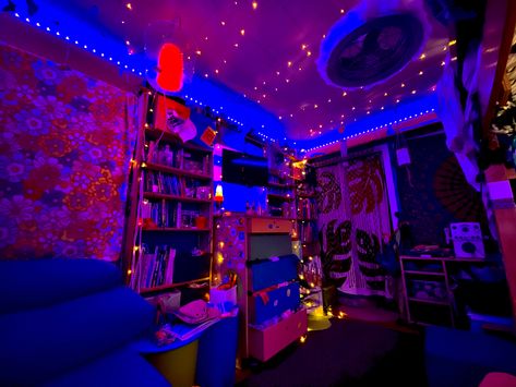 Sesh Shed Ideas Interior, Sesh Room Ideas, Sesh Shed Ideas, Trap Rooms Aesthetic, Trippy Rooms Aesthetic, Trippy Rooms Bedrooms, Sesh Spot, Sesh Room, Trippy House