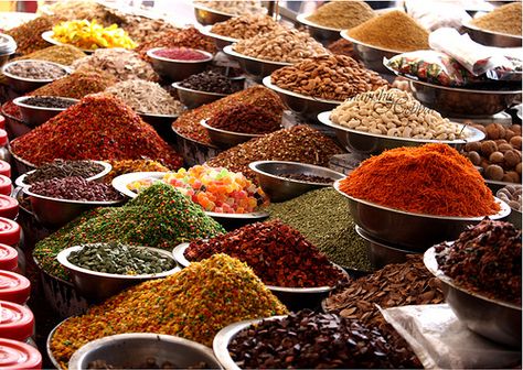 So I tagged along with my aunt & mom into the bazaars of Ahmedabad. Did I mention I *hate* shopping? Well, carrying a camera along makes it easier! Just loved the arrangement and the colours of spices at this shop. The shopkeeper asked: "Aa D40 Chhe?" (Is it a D40) I: "Na, Canon 450D, chhe"(No, its a Canon 450D) Shopkeeper: "Bau mongu hase." (must be costly) (I told him the cost) Shopkeeper: "Aa tamaaro kaam chhe? photography?" (Is photography your ... Types Of Spices, Spice Blends Recipes, Spices And Herbs, Idee Pasto Sano, Spices And Seasonings, Indian Spices, Greens Recipe, Different Kinds, Spice Blends