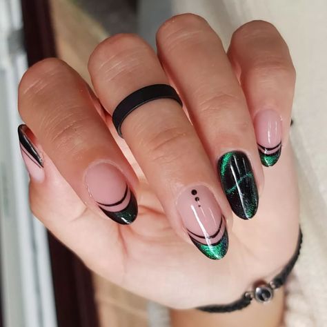 New Year’s Eve Nails Almond, Green Tiger Eye Nails, Nails Tiger Eye, Oval Cat Eye Nails, Animal Print French Nails, Tiger Eye Nails Design, Statement Nails, Tigers Eye Nails, Artistic Nails