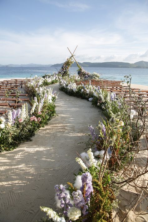 Garden Beach Wedding Ideas, Woodsy Beach Wedding, Cottagecore Beach Wedding, Wedding Beach Ideas Decoration, English Beach Wedding, Beach Wedding Chuppah, Ocean Aesthetic Wedding, Witchy Beach Wedding, Beach Wedding Australia