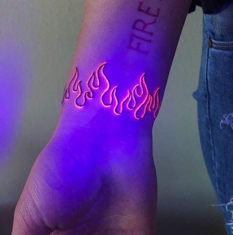 Tattoos Glow In The Dark, Glow Tattoo Ideas, Rawr Tattoo Cute, Glow In The Dark Tattoo Ink, Glow Up Tattoo, Uv Tattoo Ideas Glow, Uv Lightning Tattoo, Blue Light Tattoo, Uv Light Tattoo Ideas