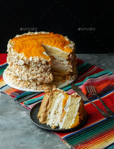 Uruguayan cake chaja: the famous cake from Uruguay, whipped cream, peaches by sweetcarrotphotography. Uruguayan cake chaja: the famous sponge cake from Uruguay, sponge cake stuffed with syrup, dulce de leche, whipped cr... #Sponsored #whipped, #Uruguay, #peaches, #cream Chaja Cake, Baked Meringue, Inside Cake, Angel Food Cake Mix Recipes, Most Popular Desserts, Importance Of Food, Peaches Cream, Latin Food, Angel Food Cake