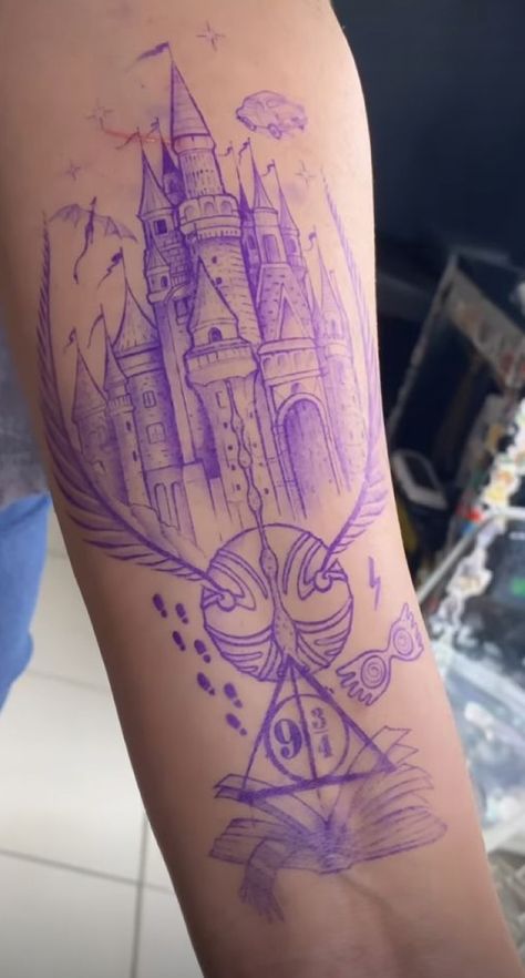 Harry Potter Tattoo Unique, Harry Potter Tattoo Sleeve, Hogwarts Tattoo, Harry Tattoos, Hp Tattoo, Mommy Tattoos, Theme Tattoo, 4 Tattoo, Harry Potter Tattoos