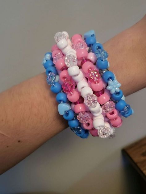 Small Kandi Ideas, Kandi With Charms, Kandi Bracelets Cuff, Kandi Possum, How To Make Kandi, Pastel Kandi, Mini Rotator Cuff Kandi, Kandi Butterfly, Simple Kandi Cuff